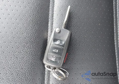 2013 Volkswagen Jetta 2.0L Tdi z USA, uszkodzony, nr VIN 3VWLL7AJ2DM372735